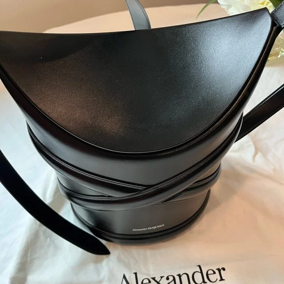 Alexander McQueen Black Shoulder Bag - Picture 4 of 12